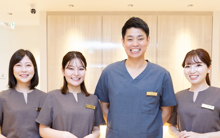 桜新町駅前歯科・矯正歯科のスタッフは、院長をはじめ、全員が医療人として常に誠実であり、患者様の立場にたってまごごろを尽くすことを、何よりも大切にしています。