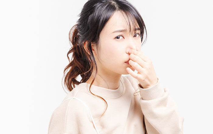 お口の臭いの原因と対策方法は？