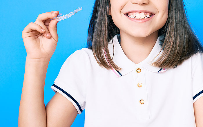 お子さんの矯正治療中、保護者の方が担う役割：毎日の装置の管理と声かけ