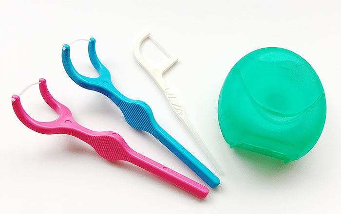 歯磨き習慣にデンタルフロスを取り入れよう