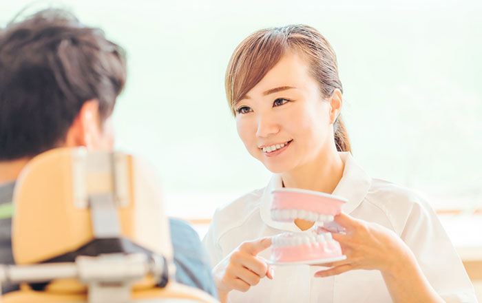 デンタルフロスを取り入れるべき理由：虫歯と歯周病を効果的に予防できる