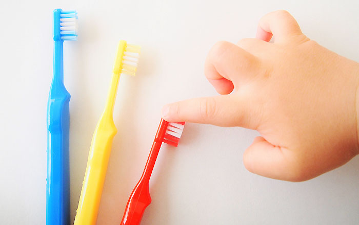 乳歯の磨き方のコツ：力加減は100～150ｇ程度