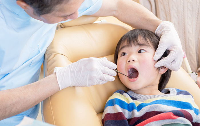 子どもが虫歯になりやすい理由:乳歯は大人の歯よりも酸に弱い