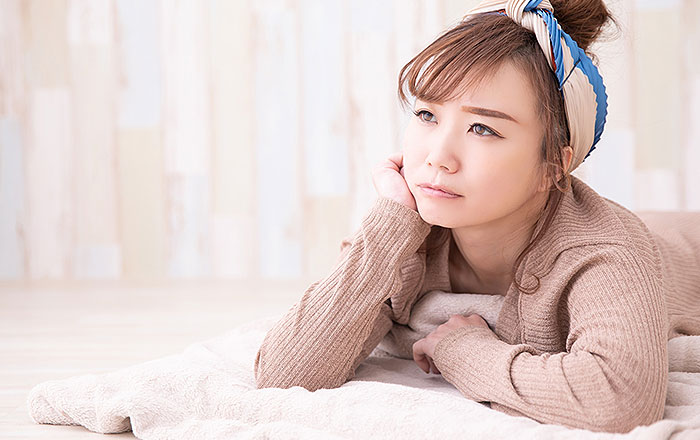 歯並びに悪影響を与える習慣：③ 頬杖・片側噛み