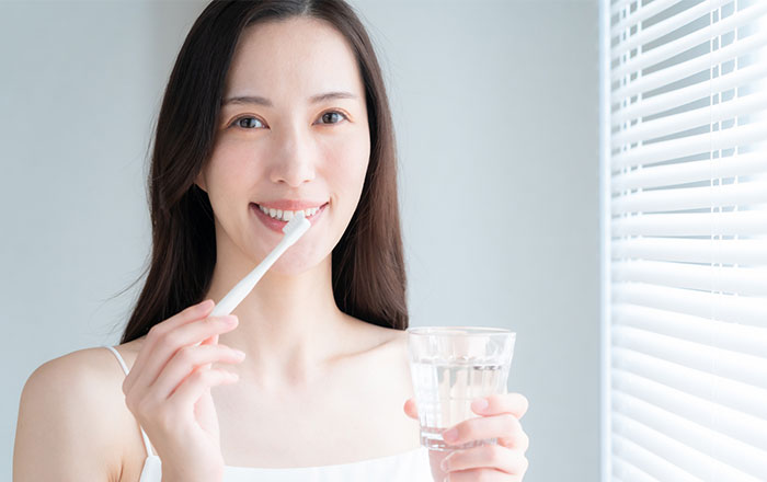 30代・40代から大人の矯正を始めるメリット：歯磨きがしやすくなり、虫歯や歯周病を防ぎやすくなる